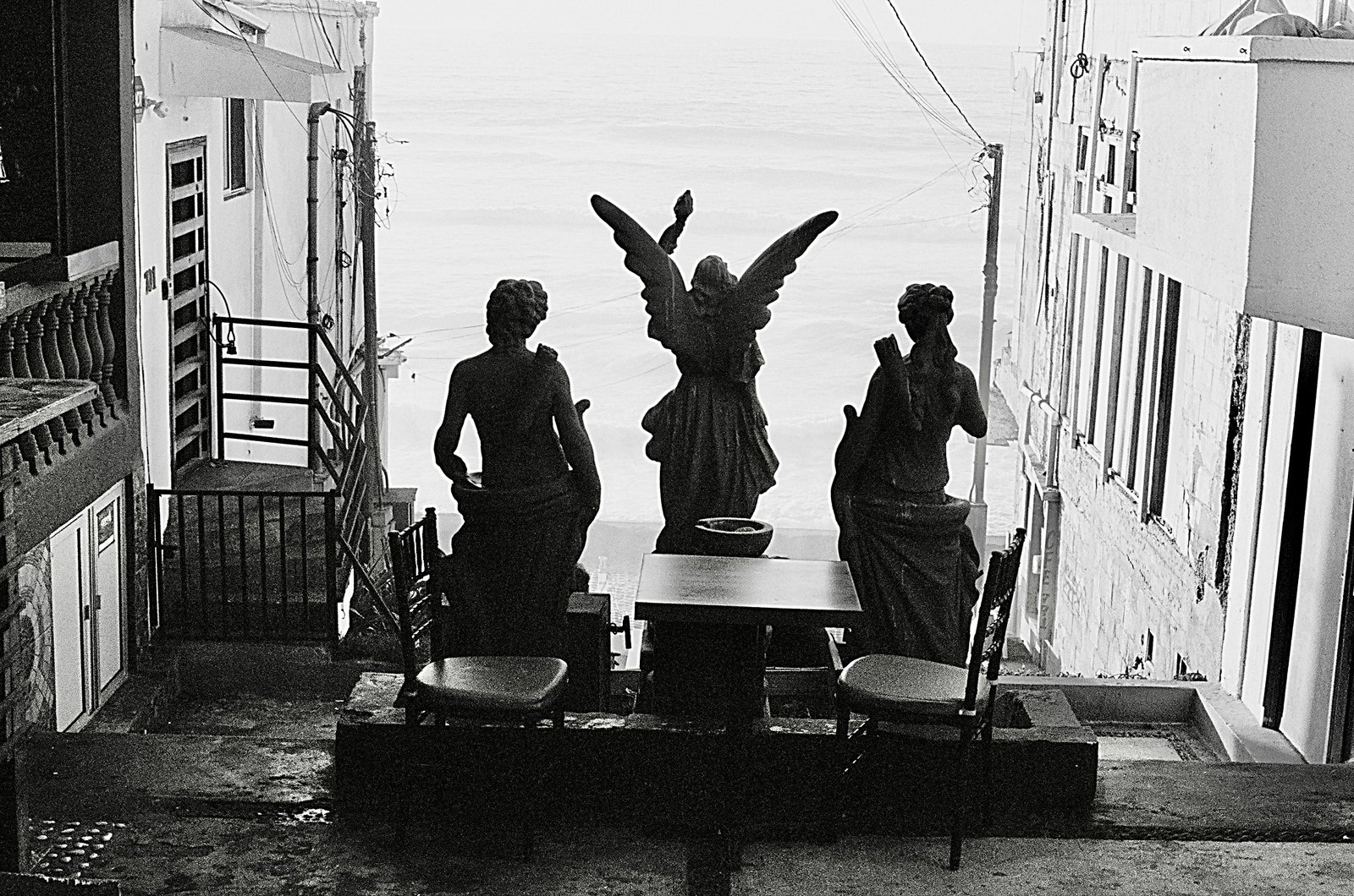 Border, photograph 5 of 7