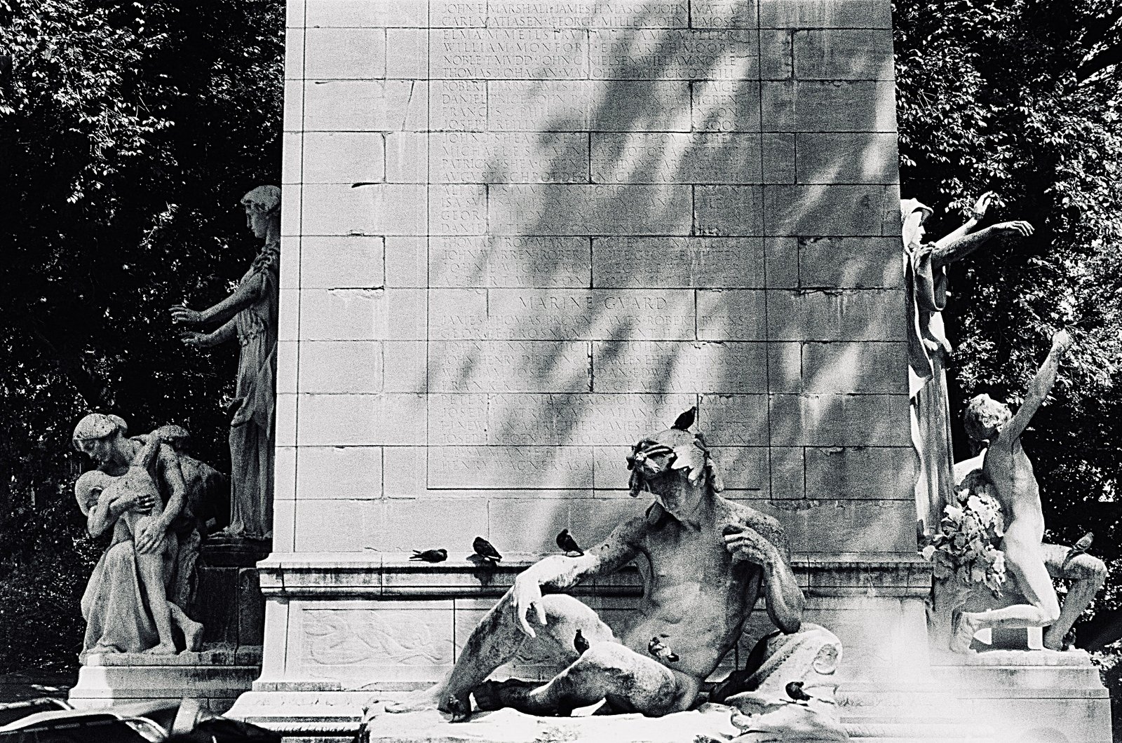 Figures, photograph 14 of 16