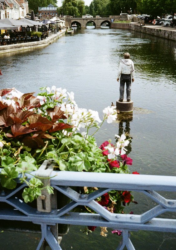 Figures, photograph 13 of 15